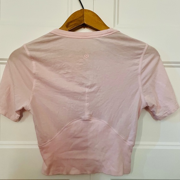 Lululemon size 4 CROPPED COTTON RIBBED T-SHIRT excellent condition never worn - Picture 3 of 4